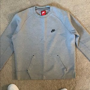 Nike Sportswear crew pocketed sweatshirt size L